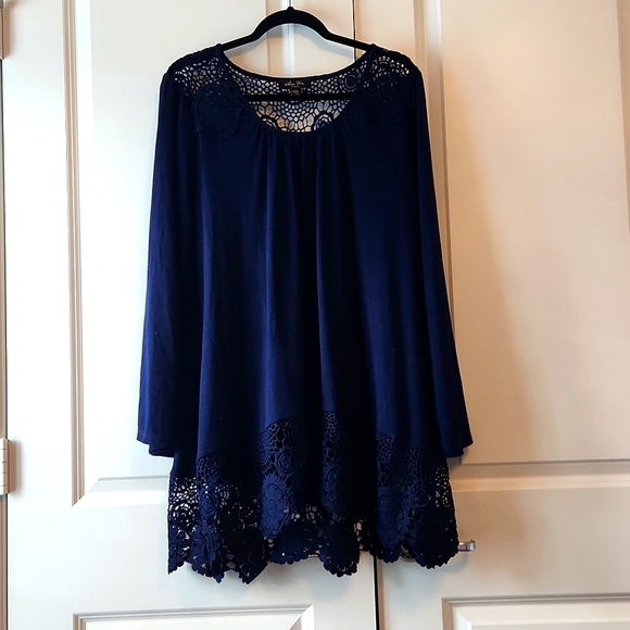 Lace Floral Navy 1X top by Melissa Paige - Picture 1 of 6